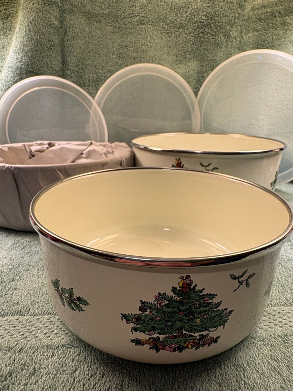 Spode Christmas Tree Enamelware 6 Piece Nesting Bowl Set Lids NIB 24oz 40oz 56oz